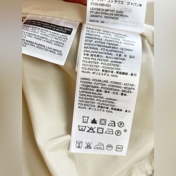 Anthropologie Levi's Sherpa cropped Trucker Jacket. XS - Picture 6 of 7